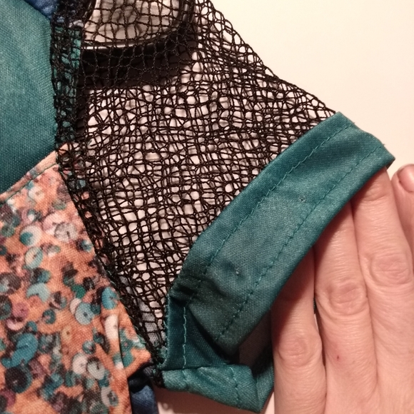 GUC Disney Descendants(?) Costume 4-6x kids - Picture 10 of 12